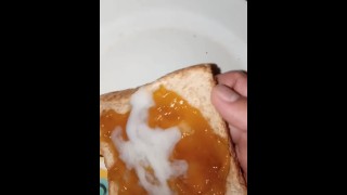 Cumming en un trozo de pan y Cómelo!