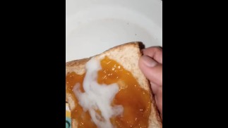 Кончаем в кусочек хлеба и съедаем!