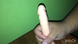 Jugando con mi dildo hasta correrme