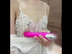 【デカ乳首初公開！】極貧乳　極太乳首オナニー　日本人30代人妻　素人　コリコリバイブ攻撃　ビクンビクン　デカ乳首しゃぶってみる…？？ - Screenshot 4 of 16 - Blowjob