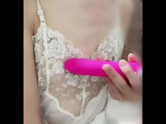 【デカ乳首初公開！】極貧乳　極太乳首オナニー　日本人30代人妻　素人　コリコリバイブ攻撃　ビクンビクン　デカ乳首しゃぶってみる…？？ - Screenshot 6 of 16 - Masturbate