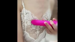 [Deca nipple first public! ] Extremely small breasts, thick nipples masturbation, Japanese married
