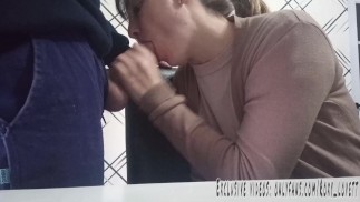 Пососи мой член, прежде чем я пойду на работу