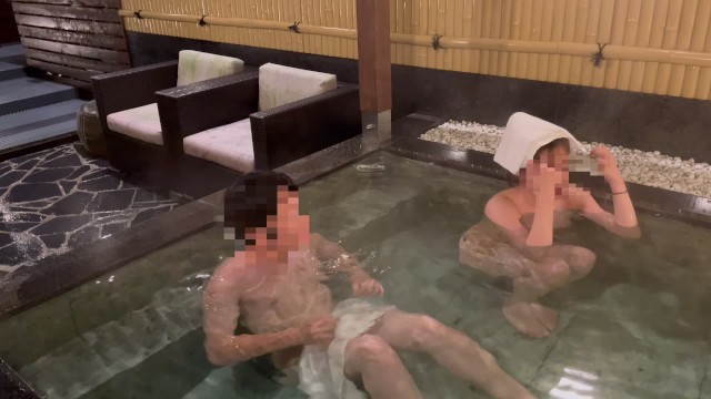 【混浴NTR】深夜の貸切露天風呂にカメラを仕込んでいたら、彼氏持ち美女が入ってきたので、こっそり侵入した結果。。。1-1