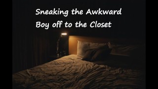 Escabullirse al chico incómodo en el armario