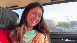 Metió A Una Estudiante Rusa En Un Auto, La Llevó Al Bosque Y Se La Folló