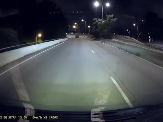 Эй, твой грузовик такой горячий