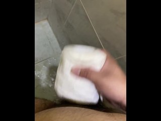 Jakol gamit tissue walang magawa (Jerking using tissue roll)