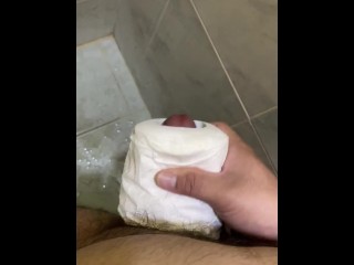 Jakol Gamit Tissue Walang Magawa (Jerking using Tissue Roll)