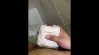 Jakol gamit tissue walang magawa (Jerking using tissue roll)