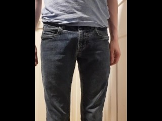Encharcando Jeans com Muito Xixi