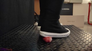 Licked her pussy and cum on her Converse