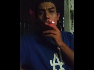 amateur, vertical video, cigarros, solo male