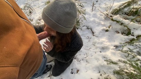 SNEEUWJOB SCHATTIGE TIENER IN BOS