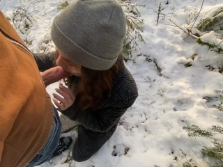 Sie Lutscht Mir Ein Süßes Teen Im Wald