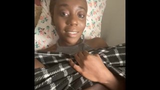 Ebony chica de iglesia de piel oscura atrapada Naked mostrando cuerpo sexyYoung
