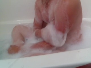 私の体のお風呂のビデオを剃るソロ
