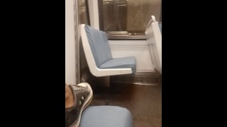 Buceta piscando no trem