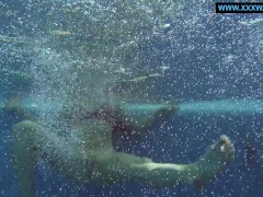 Kittina submerges herself in to the hot pool - Screenshot 6 of 16 - Underwatershow