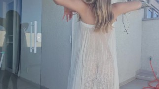 loira gostasa exibindo sem roupa para vizinho