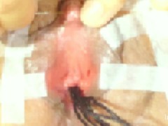 クリトリスを吸引したり、針を刺したり、バイブで責めたり、尿道を綿棒で遊んだり…♪ 13/16