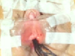 クリトリスを吸引したり、針を刺したり、バイブで責めたり、尿道を綿棒で遊んだり…♪ 3/16