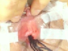 クリトリスを吸引したり、針を刺したり、バイブで責めたり、尿道を綿棒で遊んだり…♪ 7/16