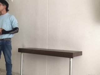 Chica caliente disfruta que su hermanastro no está y se folla al mejor amigo