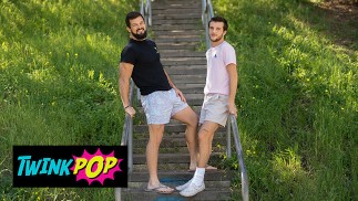 TWINKPOP - Brysen &Griffin plan est d’être avec la nature mais finissent par baiser dans la nature