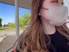 【個人撮影】リモコンバイブを入れて彼氏と初めてのお散歩♡家族で賑わう公園のベンチでイッちゃった♡ HENTAI/ハメ撮り/素人/初体験/プチ露出 - Screenshot 9 of 16 - Point Of View