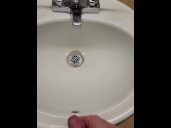 Messy piss onto the sink