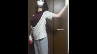 танцы большая грудь подпрыгивающие сиськи игра неуклюжая без лифчика соски переодевание соблазняют с