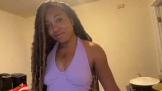 Petite Ebony Fijii Pornbox in hakken twerken