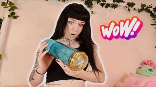 Tgirl probeert Toppy Super Suck Gawk 3000 pijpbeurt machine | Honey Play Box masturbator