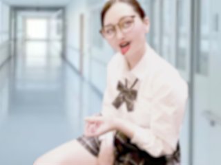 「……おっぱいがきつい……」 制服とメガネは絶対に外さない ブラウスがきついGカップの下着をずらしてねじ込む