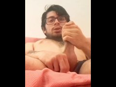 Grande sega al volo di un ragazzo sexy che ama far colare la sua sborra