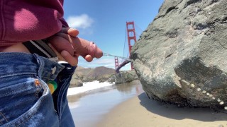 Orinando frente al puente Golden Gate