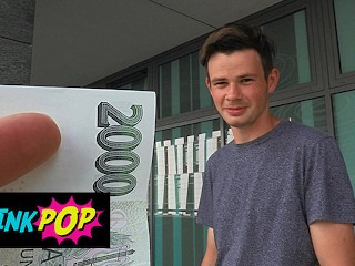 TWINKPOP - Ayuda a un Cute Guy Pagar Su Boleto De Estacionamiento Para Una Cogida Como Intercambio