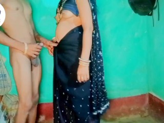 Desi Sexy Video Big Bhabhi in Black Saree Chudai Gaar me Standing while Giving Cock Hindi Audio