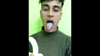 食べ物フェチを食べる-カリカリの音でバナナを噛む