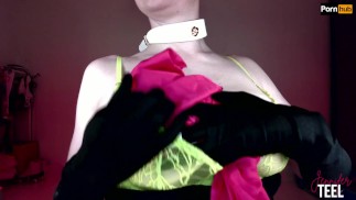 Die freche Jennifer hat ein neues Outfit!