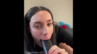 Sexy Blondine SPIELE und lutsche einen riesigen SCHWARZEN DILDO