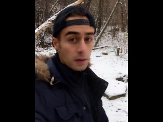 未切割的巨大鸡巴在雪地里射精