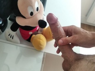 Eu Fodo Mickey Mouse e Dou a Ele Alguns Paus com Meu Pau Enorme Até Eu Gozar