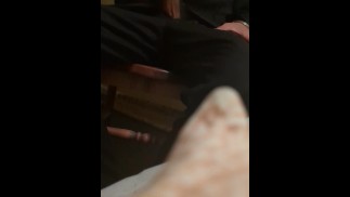 Человек, избивающий свое мясо