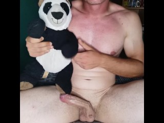 Me Masturbo Con La Marioneta Panda De Mi Madrastra