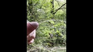 赤身裸体走路撒尿