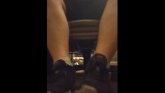 当我下班回家时崇拜我的脚