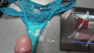 Tolle Zusammenstellung von Cumshots auf dem gebrauchten Höschen meiner schönen Frau, reife 58 Jahre alte Latina Milf
