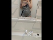 Preview 1 of Uafbrudt orgasme! Storbrystet collegepige kommer i selfie onani...!